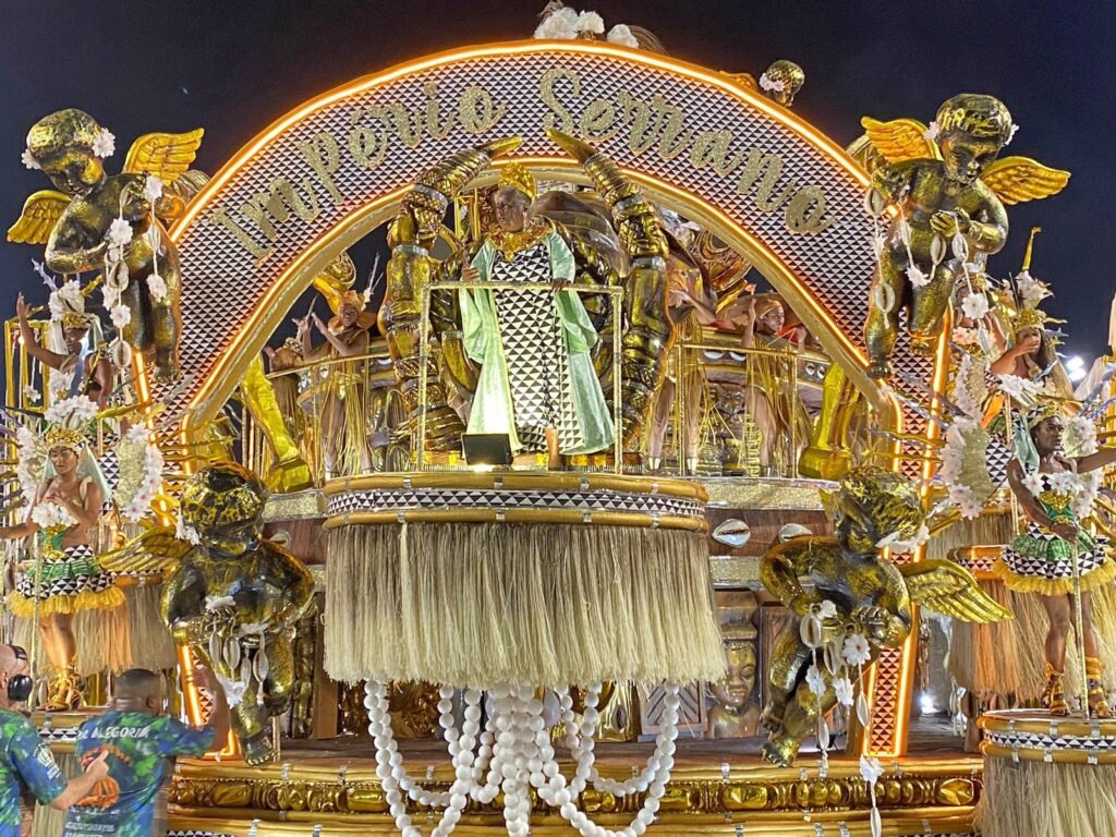 Conceição Evaristo exalta ‘aula pública’ do Império Serrano e se declara: ‘O Rio me ensinou a florir’