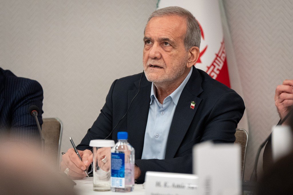 'Proibição do líder supremo': presidente do Irã nega que país construa armas nucleares