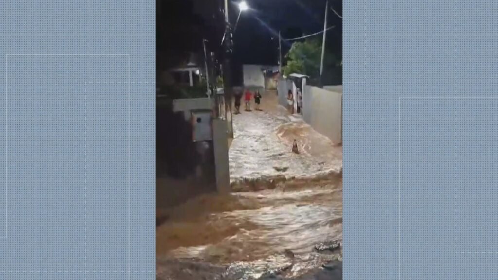 Adutora da Águas do Rio se rompe de novo em Xerém uma semana após 1º vazamento