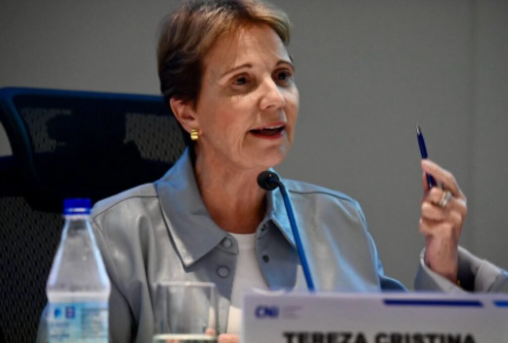 'É muito cedo', diz Tereza Cristina sobre ser vice de chapa com Flávio Bolsonaro