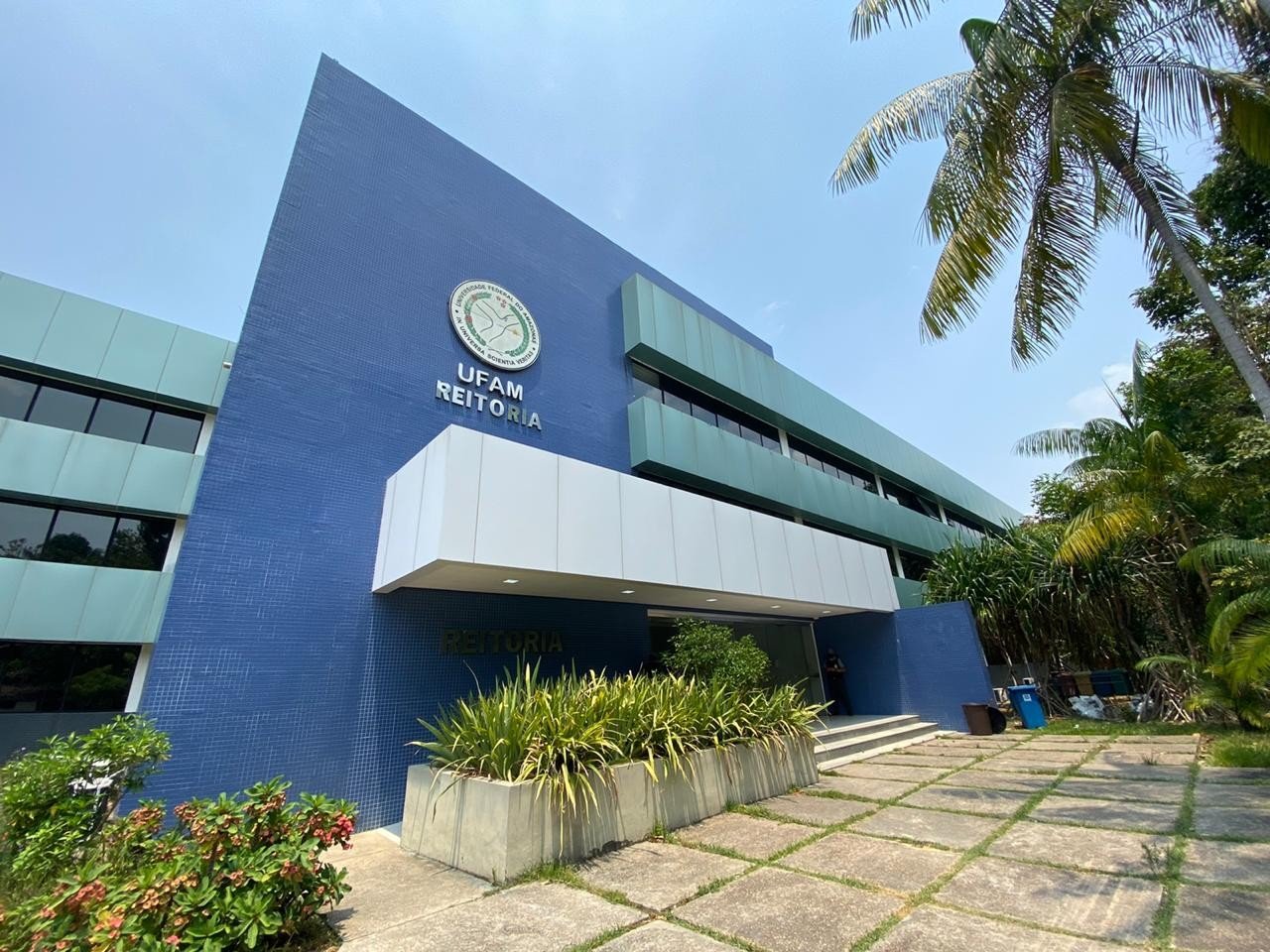 Ufam abre concurso para níveis médio e superior; veja oportunidades e como se inscrever