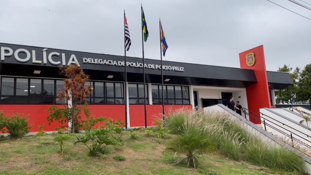 Cachorro morre após ser atropelado e jogado em caçamba de lixo em condomínio de Porto Feliz