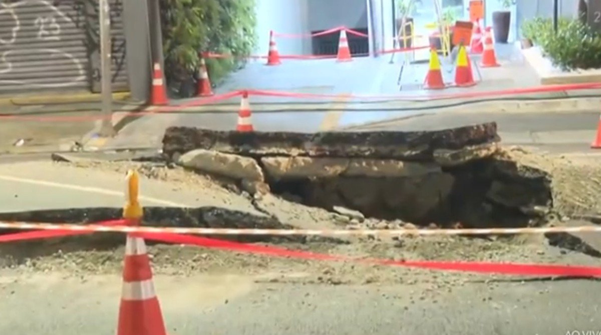 VÍDEO mostra quando 'asfalto explode' e cratera se abre na Rua da Consolação, em SP