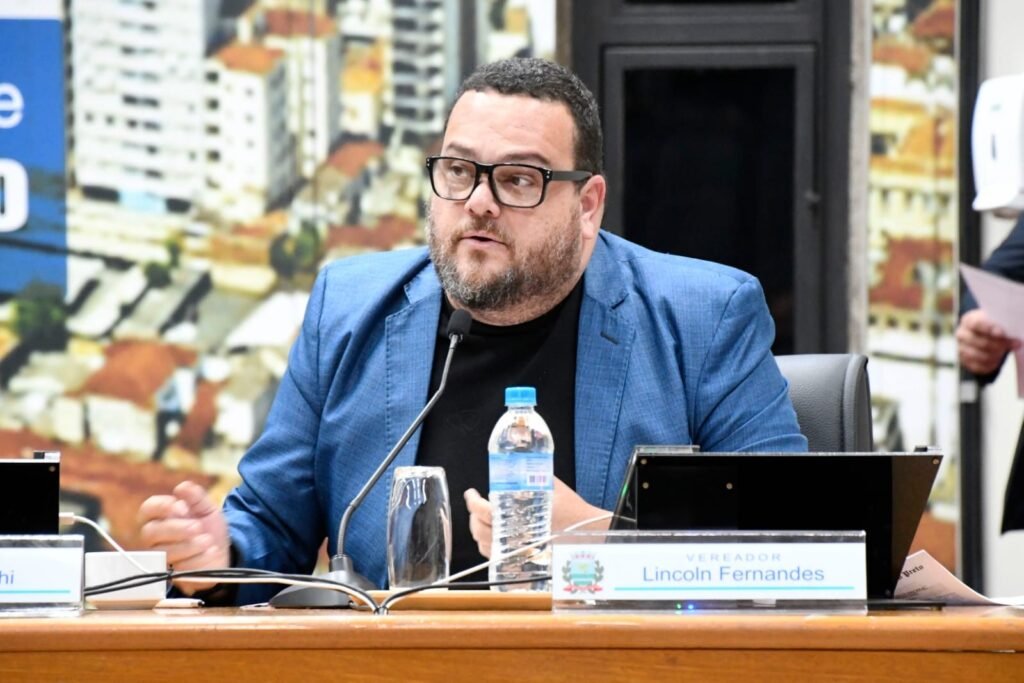 Câmara define comissão processante para apurar suspeita de 'rachadinha' contra o vereador Lincoln Fernandes